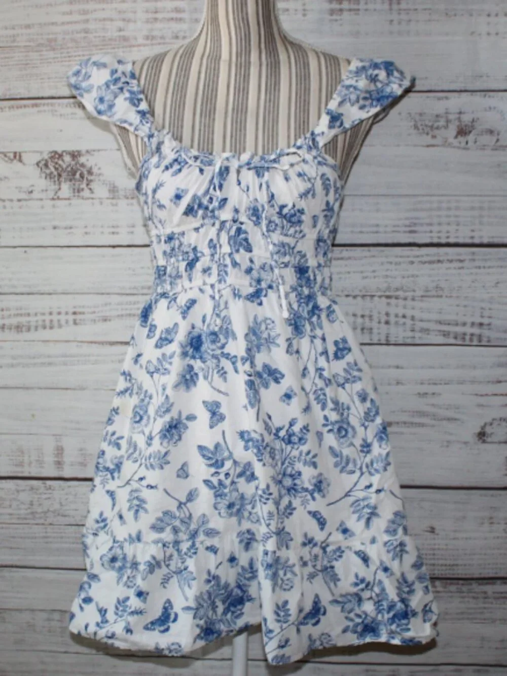 Popular 21 Flutter Strap Floral butterfly Mini Dress Size Medium - Picture 2 of 5